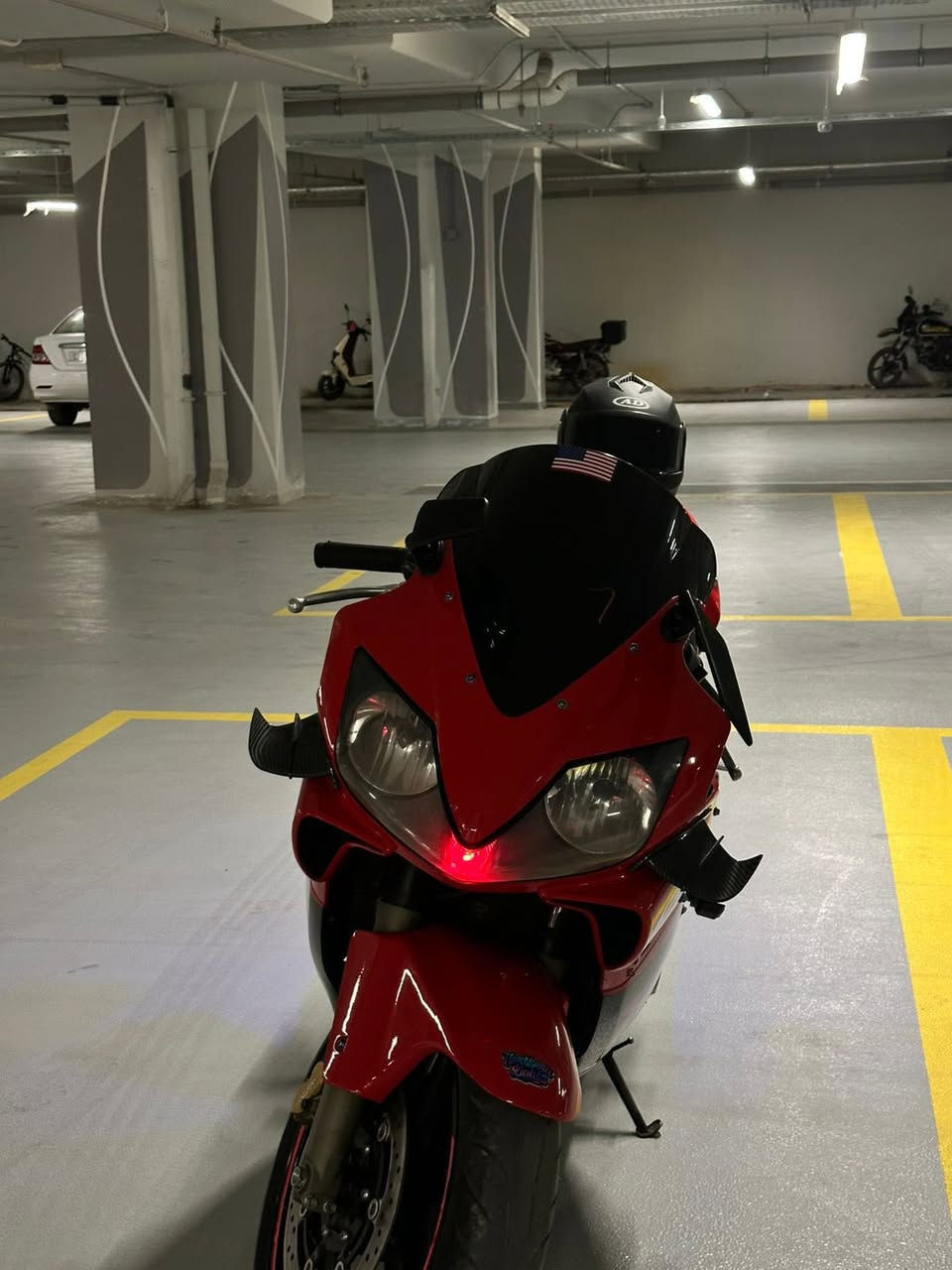 سلام عليكم
بطح افوراي 600cc موديل ٢٠٠٤ 
دراجه كفاله عامه من الطول للطول مابيهة اي نقص عليهة اضافات وصالنصه بروكس 
عليهة ادامه كامله تايرات جدد تنضيف  كلشي كامله اخت الزيرو دراجه مكاتبه فقط سعرها 28$ وبيها مجال للشراي مكاني بغداد الدوره للتواصل وتساب ***********
