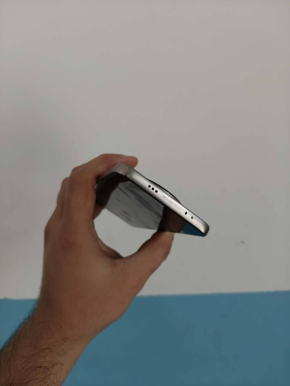 سلام عليكم
تكنو كامون 40 بريمير 
الشاشة:6.67 - 144 هرتز - LTPO AMOLED
الذاكرة:256/12
الكاميرا: 50 + 50 + 50 
المعالج:Mediatek Dimensity 8350
ببجي 120 فريم 
البطارية:5100 - 70 واط
الجهاز مستخدم 5 ايام فقط 
كامل ملحقات 
السعره 380 بي مجال قليل 
مكاني نجف توصيل متوفر 
***********
