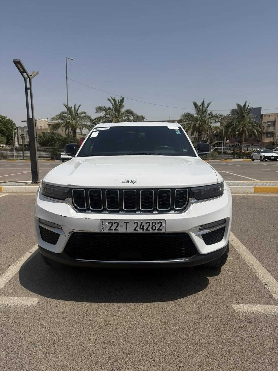 JEEP GRAND CHEROKEE LIMITED 4xe PLUG-IN
HYBRID 2024.
ثلاث أنظمة هابيرد كهرباء بانزين 
اللون : ابيض  رقم اربيل باسمي نفس اليوم احولك 
.السيارة موجودةبغداد السيدية 

الموديل : 2024.
المسافة المقطوعه : 52000M
سعة المحرك : 2000cc turbo plug in hybrid. 
داخل جلد اسود
بانوراما .. فول موصفات 
تحكم بالستيرن
شفتات ستيرن
شاشة كبيرة ابل كار بلي
كراسي امامية كهرباء
ميموري كرسي السائق
تدفئة مقاعد امامية
تدفئة ستيرن
دخول ذكي بدون مفتاح
كاميرا خلفية
رادار امامي 
رادار جانبي
تحديد مسار
مثبت سرعة تفاعلي
تشغيل عن بعد
باب الصندوق كهرباء
نظام STOP/START ENGINE
نظام صوت ALPINE
حساسات خلفية
اوتو بريك خلفي
هاند بريك كهربائي (بصمة)
لايت  LED
لايت زينون عالي/واطي
كشافات ضباب زينون
5 وضعيات قيادة
 بك لايت LED
بعد هواي مواصفات 
            ( ملاحظة )
سياره مستوردها كلين تايتل وصور امريكا مرفقة وكارفاكس كلين بس بعد الفحص بيها جاملغ الامميات والبنيد والباب السايق صبغ من امريكا بدون اي تعديل او بارد السيارة مماشية ولا كيلو بل عراق دخول جديد  السعر 33500$ بيها مجال بسيط
‭ 0783 800 5597
