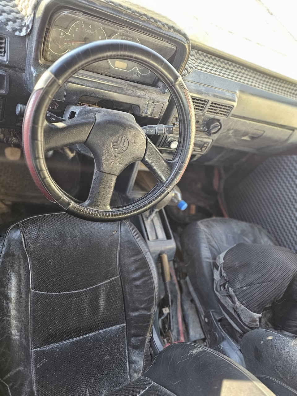 سيارة اسيا روكستا موديل ١٩٩٣ نضافة شوفة العين اصوليات شرط كوت ناحية شيخ سعد  المكينة  بيهة خيط دخان ونجي ٦ ناعم اوتو سعر مناسب مكلف رقم راعيهة  ٢٨ وبيهة مجال  للشراي رقم راعيهة ***********
