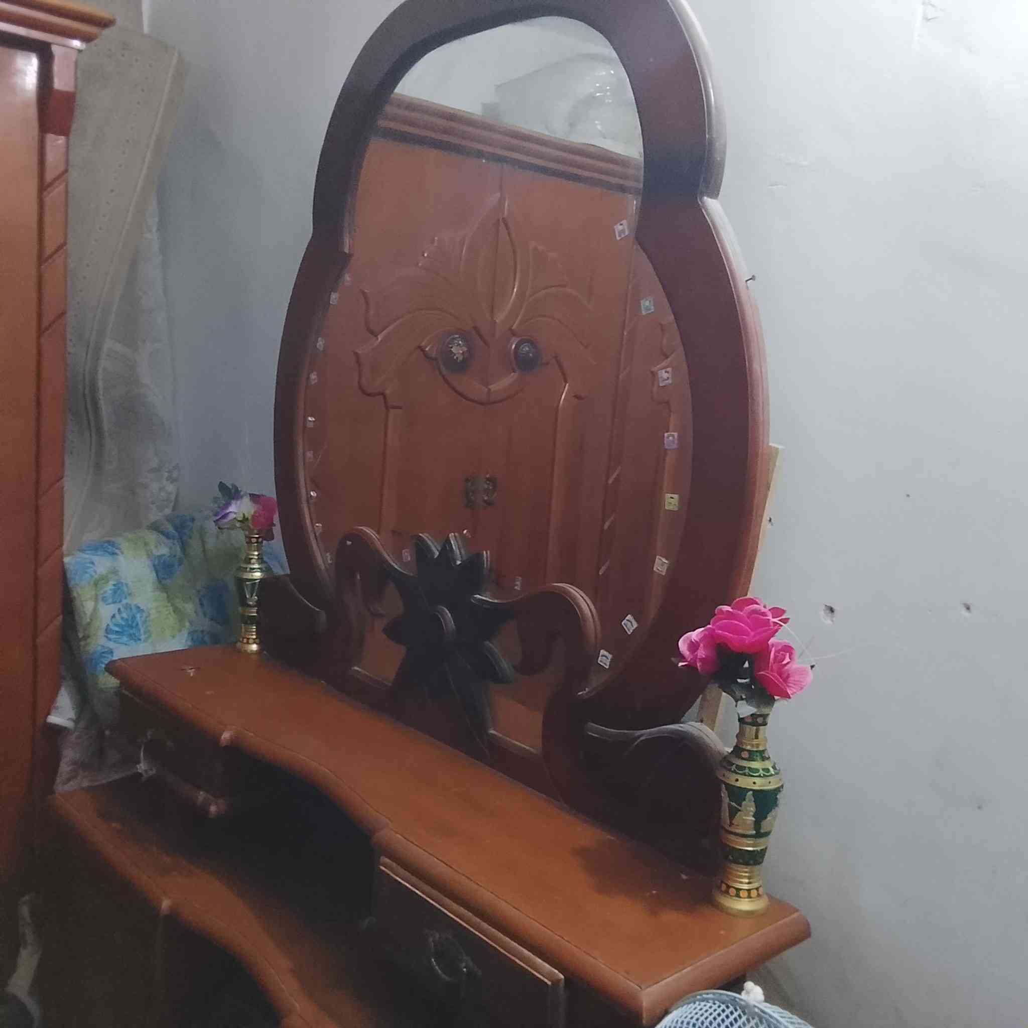 غرفه للبيع نضيفه كلشي ما عايزه بس صبغ السعر 325 وبيهى مجال بصيط ***********
