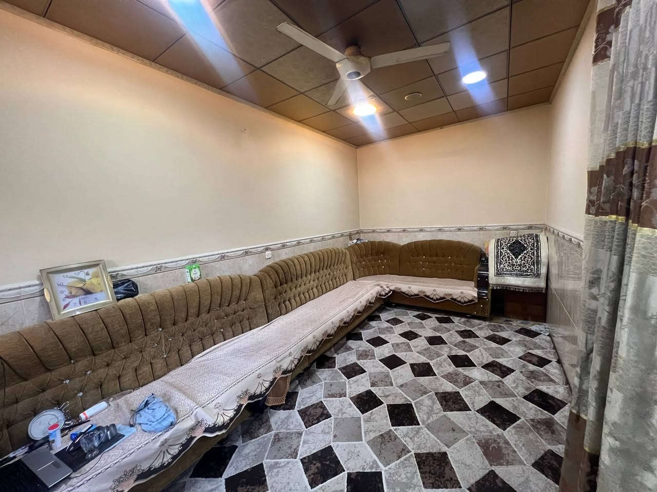 بيت للبيع حي القادسية الثانية (مُطل على سايدين النعيمي )
موقع ممتاز جداً
المساحة 105 متر طابقين
الواجهة, 7 الا ربع
سند ملك صرف طابو الزهور
ط1/ استقبال+ مطبخ + هول داخلي صغير + صحيات+ غرفة نوم
ط2/ يحتوي 3 غرف نوم + صحيات
موضح بالصور 
السعر اكتب تم بالخاص او علق 
***********
***********
