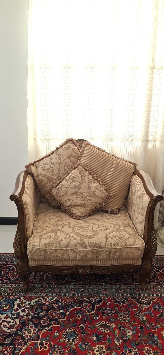 🔹️طخم صناعة أمريكية نظيف للبيع

6 مقاعد ويجي وياه مخدات كبيرة 

السعر 480 الف  ✅️

المكان حي النداء مجمع الكرار 
رقم ***********
