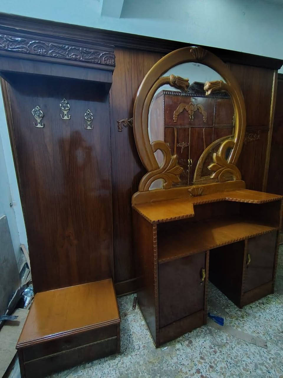 غرفة ٦ بيبان محلق داخل خارج صاج نظيفة نفس ما واضحه تفاصيل الغرفة بالخاص سعره ٥٥٠ مكان الشعلة يوجد توصيل بكروه تواصل *********** واتساب
