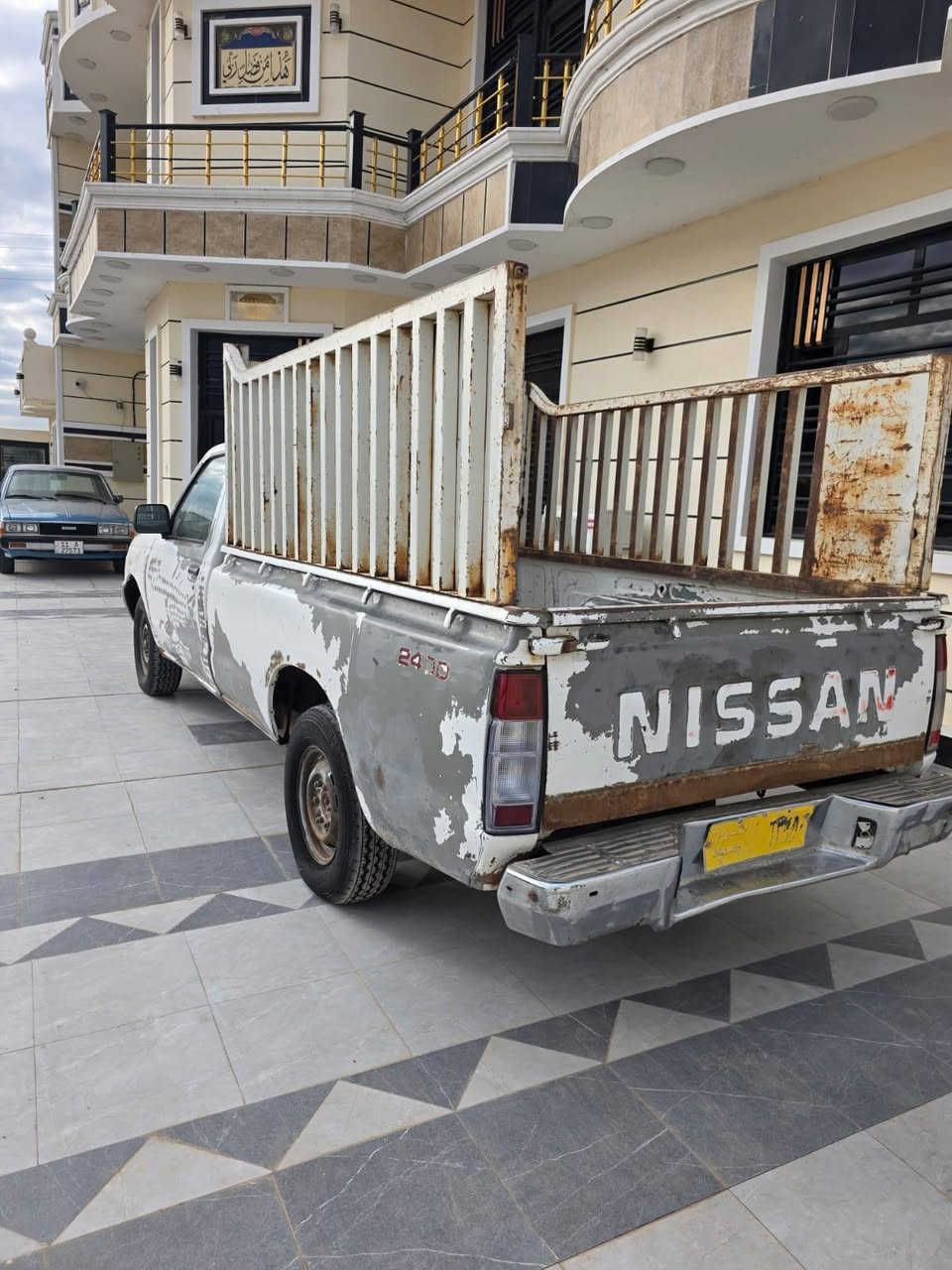 سلا عليكم البيع نيسان شبوط موديل 2002 رقم بغداد ورثه بدون تحويل تكفلك عشارين سياره من كلشي بلادي تبريد شغال محرك كير صدر كله جديد مكان سياره تاجي المشاهده رقم تلفون ***********
