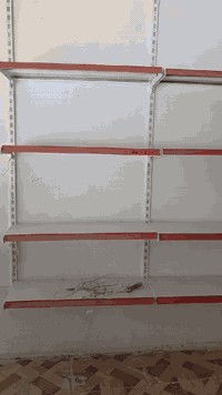 لەسەریزنت ئەدمین                                                          ئەو ڕەفانە لەگەڵ چوار ستاند  بۆ فرۆشتن  13مترن  ڕەفەی ناوەڕاست 6متر     تەلەفۆن کەن  وات ساپ ڤایبەر لەسەر کۆڕەکە***********یان***********
