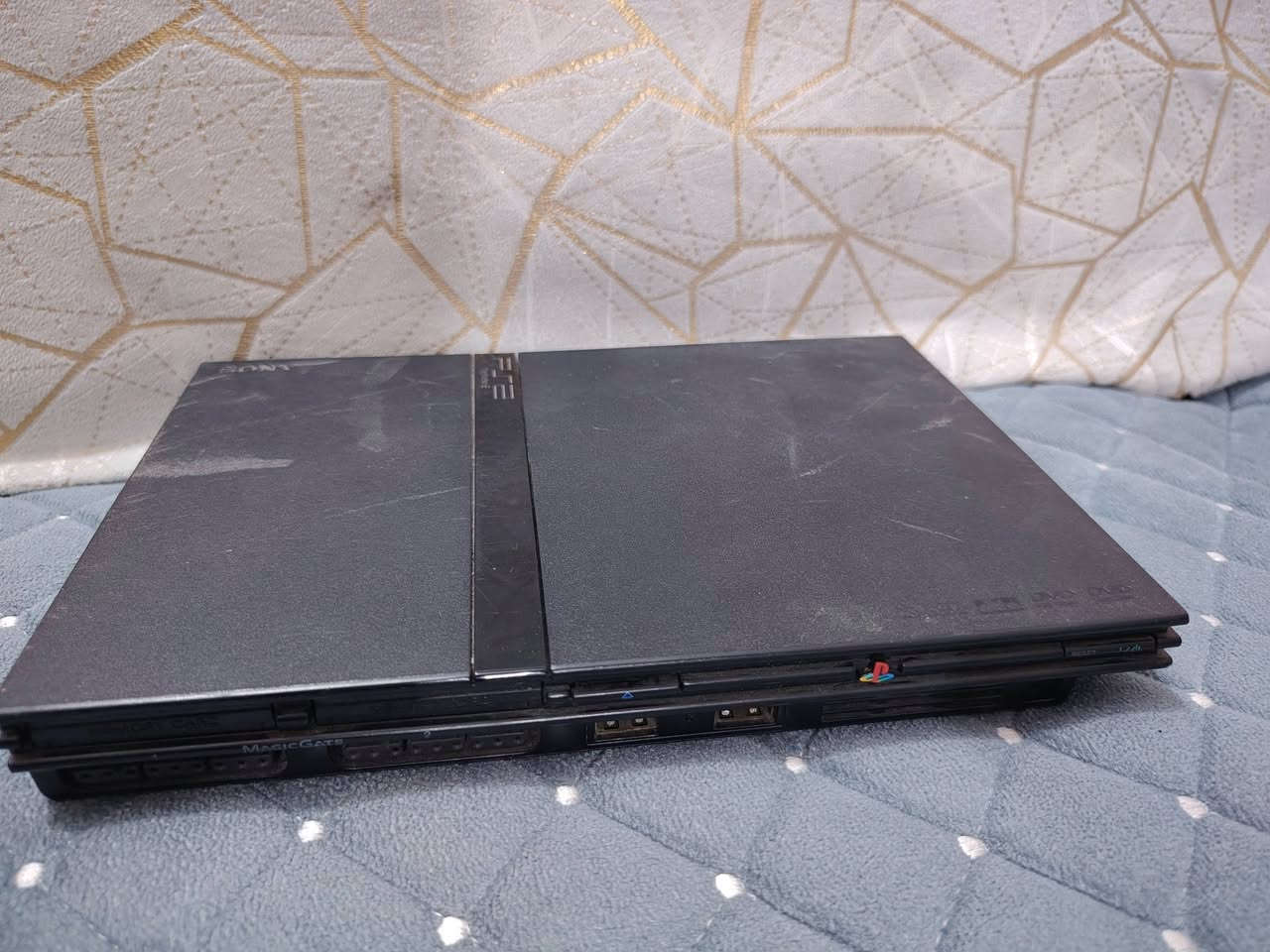 متوفر بلي 2 مع جميع أغراضة.
بيه فلاش 32G فيه أكثر من 60 لعبة.
السعر : 60 الف و بيه مجال
المكان : كربلاء الانتفاضة الثانية حي الإمام موسى الكاظم.
الرقم للتواصل:  *********** 
الفحص عند الشراء.
