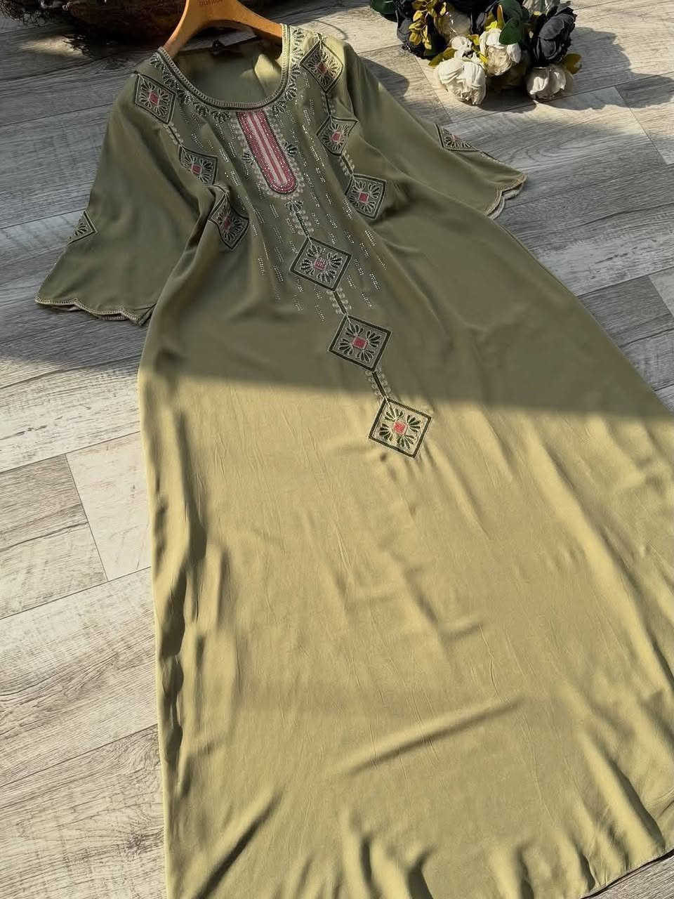 #تكــــــــــررااااار_ووووووصـــــــل
راحة تلبسينها… وأناقة تشوفينه🙂🤍😊
اختيار مثالي للبيت ولمّات العائلة ❤️🌺🦋🐅
😌👗 دشداشة كشمير تطريز هندي أصلي 
قياس 2x_3x_4x_5x
#سعــــــــــــــــــــــــــــــــــــر10
يوجد توصيل داخل المسيب الفين دينار 
يوجد توصيل محافظات


**إذا كنت صاحب هذا الإعلان وتريد حذفه لأي سبب، رجاءا أرسل رسالة إلى الدعم الفني**