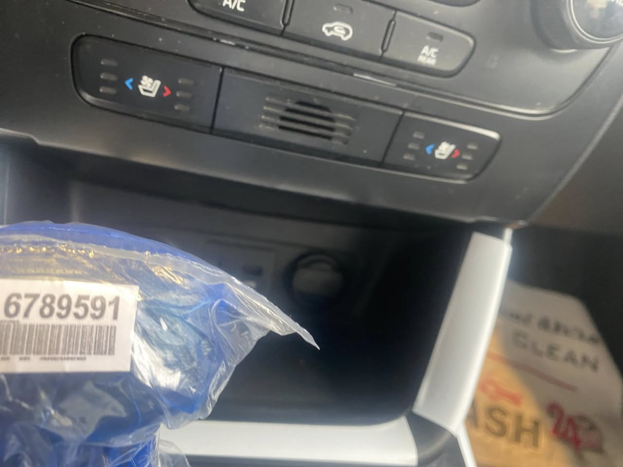 سورنتو 2014
للبيع أو للمراوس 
بدون صبغ
مواصفات 1/1
تدفئة تبريد بل كشن 
داخل قرميد 
السيارة اعلى مواصفات
غير متواجد خاص 
للاستفسار اكثر :
***********
