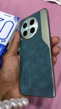 تكنو كامون ٣٠ 5g ذاكره ٥١٢ صارله ١٠ تيام من اخذته تلفون جديد كامل ملحق...