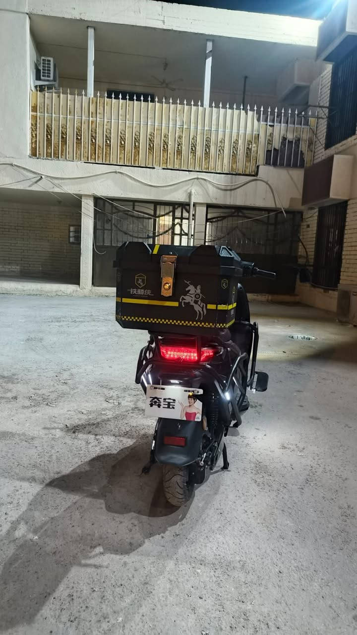 السلام عليكم   دراجة شحن 4 كير   (الدراجه برغي ما مبدل بيه دراجه كلشي بيه بلادي شركه)  تحتوي الدراجه عله 
 جنطه او   درع او شاحنه بطاريات 6  دبل سويج او  دبل بصمه هم تشغيل عن طريق مسح عله شاشه 
رايدر 900 دراجه او بيه مجال يكول غاليه ماخذه اب  مليون او ميه او خمسين 
مكانه بغداد  الكريعات
***********
