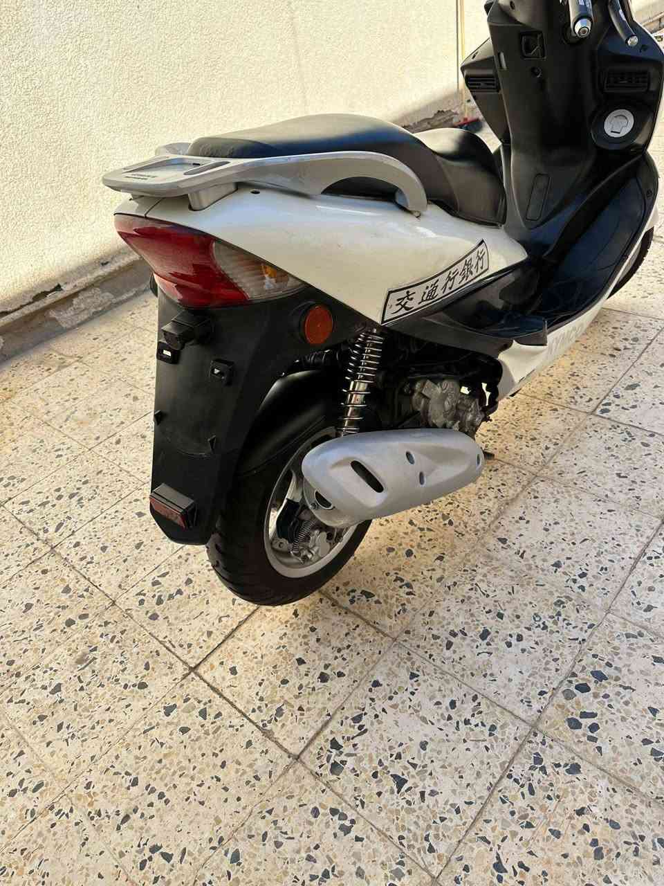 كوماكو مكفولة كفالة عامة دراجة برغي واحد ممفتوح بيها كلشي بيها شغال السعر مليون وربع وبيها مجال بسيط للشراي ***********
