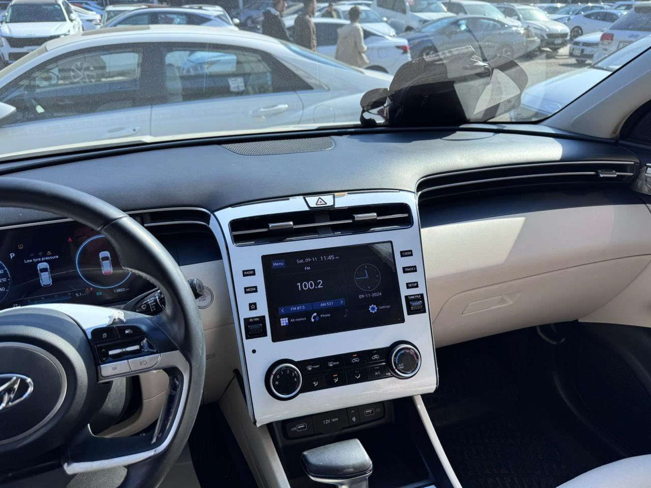 السلام عليكم
توسان 2023 خليجي
رقم أربيل بسمي ثاني يوم تحويل 
كشتات كهرباء 
قطعتين تبريد 
بصمه 
هند بريك بصمه
حساسات إماميه وجانبيه
تشغيل عن بعد
بيها بعض طخات ربع جاملغ صبغ وطختين بالصندوق بارد
السعر 205 
للاستفسار ***********
