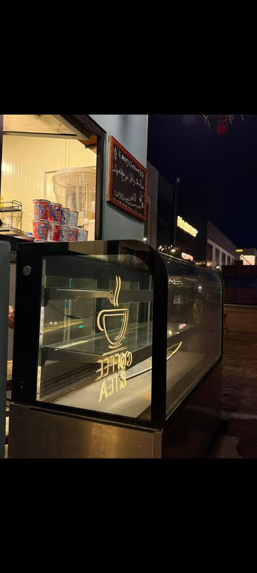 عارضة كيك دبل زجاج طولها ١٥٠ سم
نظيفة جدا للاستفسار ***********
