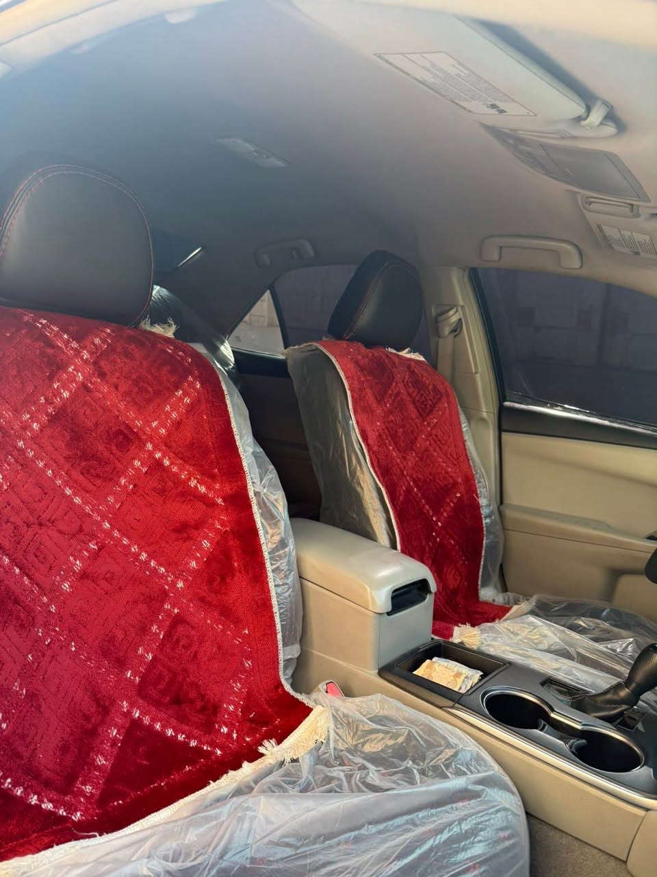 کامیری 2017 LE
• تایبەتمەندییەکان: ماشاءالله سەیارەیەکی زۆر خاوێنە و ماندوو نەکراوە.
• بۆیاخ و سەبەغ: وەک سبوخی تەنها بۆنیتی سبوخە، تۆزێکیش شانسی گرتووە لای سەکنی
• تێبینی: هەندێک تەعدیلیشی هەیە.
نرخ:١٤٥

• ژمارە: [9689 452 0750] أربيل, العراق
