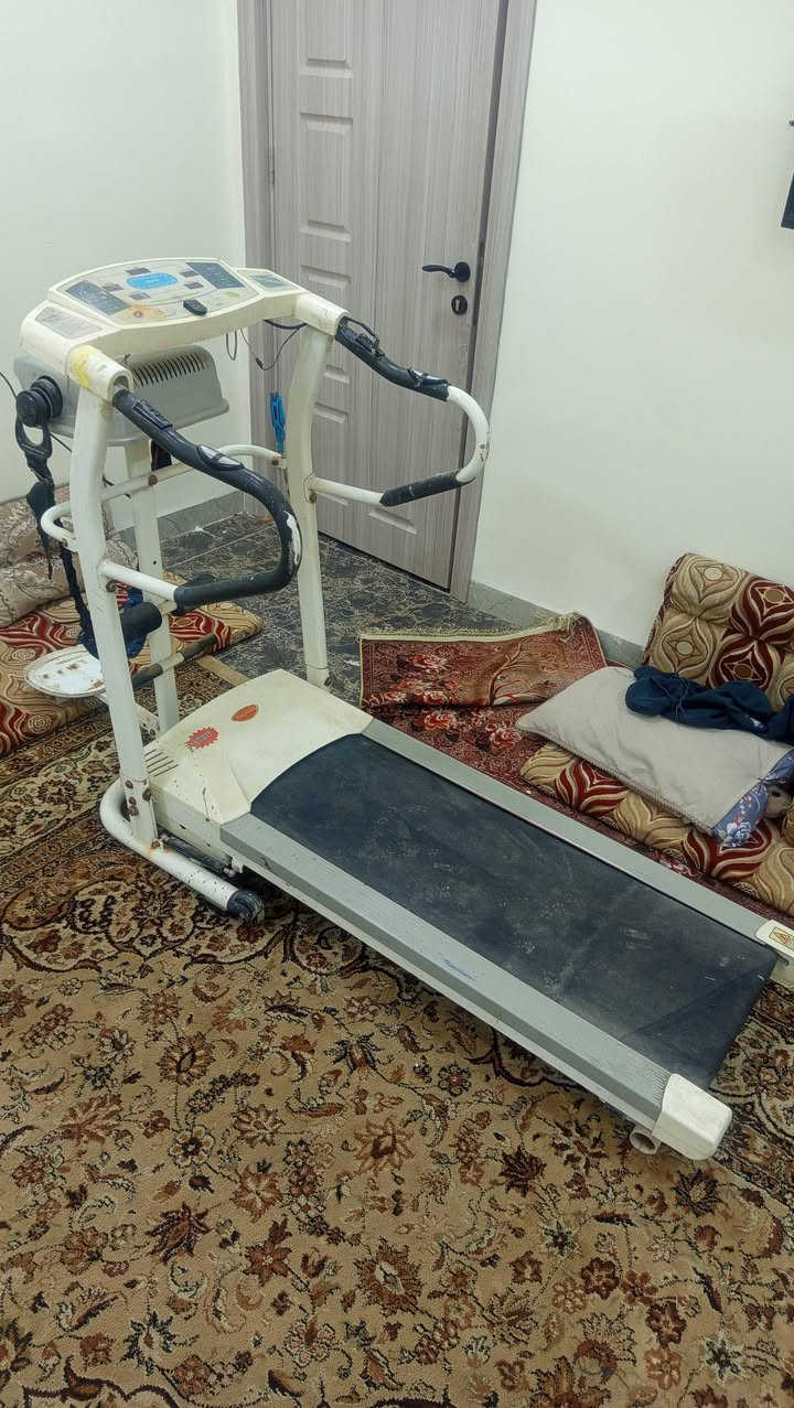 جهاز جري للبيع رياضي بي عطل خفيف بسيط وما اعرف له ما مفتوح الهزاز يشتغل ابيع على هاي وضعيه العنوان كربلاء العابد قرب حديقه النور ***********
