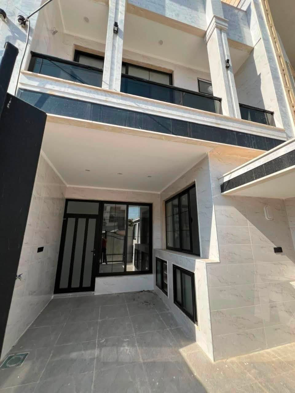 🔸سند طابو يتسجل بإسم اي عراقي
📍أربيل- منزلين لبيع حي هفالان قرب جامع احمد هرني ع شارع 15M

➖مساحة 100M+100M طابقين 
يتكون⤵️
➖3غرف نوم 
➖صاله-مطبخ-مجموعه صحيات-كراج

📞  تواصل مباشر واتساب أو اتصال:

📱***********

📱***********
