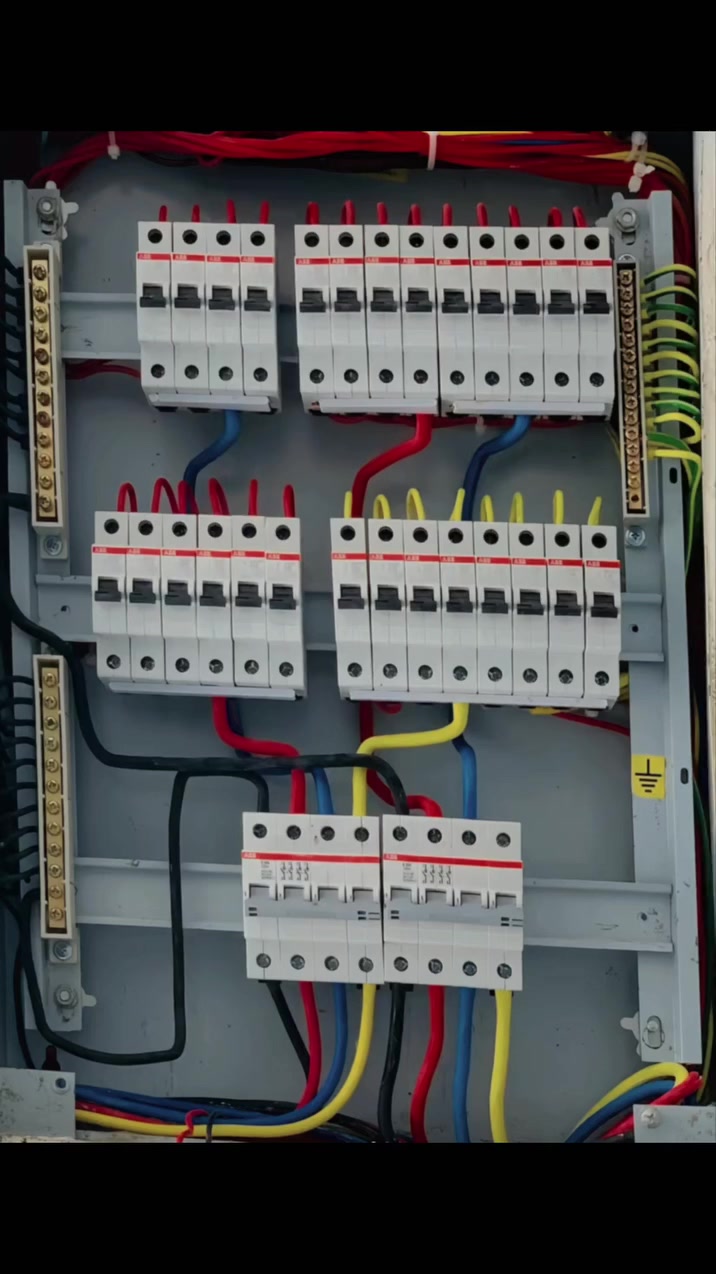 تأسيسات كهربائيات ***********
