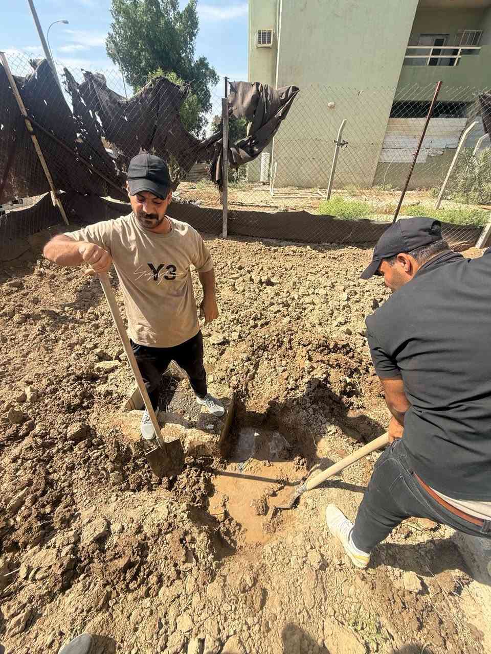 #هدفنا_خدمتكم 

حسب توجيهات السيد مسؤول مركز تشغيل وجباية ماء حي الجهاد المهندس  " حامد كريم علي " تواصل كوادر صيانة الشبكات التابعة لمركز ماء حي الجهاد معالجتها لجميع المناشدات والشكاوى التي تردها عبر الخطوط الساخنة بما يسهم بالحفاظ على شبكة الخطوط الناقلة وتحسين كفاءتها بما يضمن وصول الماء إلى المواطنين بشكل منتظم ومستمر. حيث تضمنت الأعمال التالية : 

✅ صيانة انبوب 6 انج في منطقة حي الحوراء خلف محطة الوادي 
✅ صيانة انبوب 2 انج في مجمع الشهيدة اسراء السكني   

الخط الساخن ***********

                                      مركز تشغيل وجباية ماء حي الجهاد 
                                                 وحدة الإعلام
