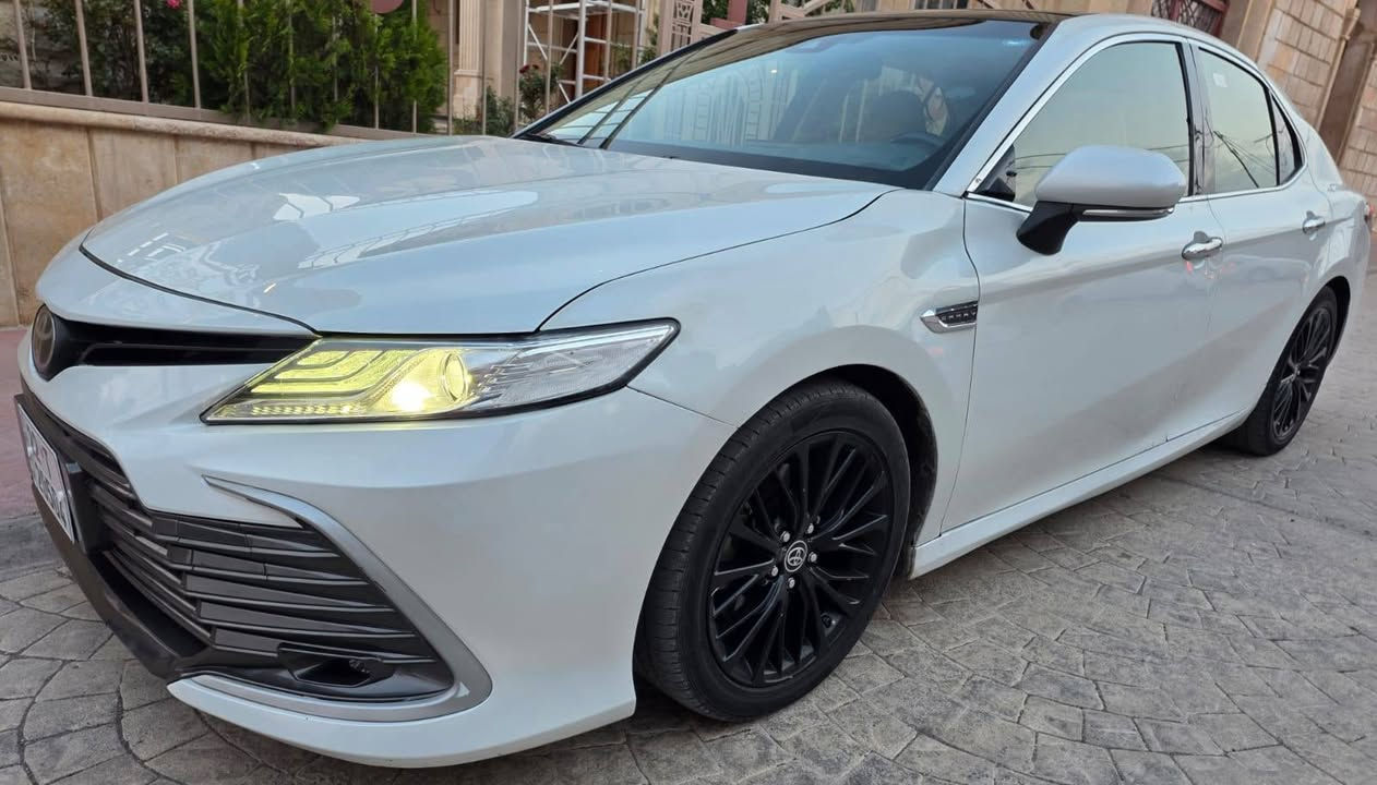 نوع المركبة : Toyota Camry 40th Anniversary Edition
V6 خليجي عبد الطيف

سنة الصنع : 2023

لون : خارجي ابيض ميتلايك داخل بيجي

المواصفات : هي نسخة خاصة (Special Edition) مبنية على فئة XSE V6 الرياضية، أطلقتها تويوتا بمناسبة مرور 40 سنة على إنتاج الكامري
محرك 3.5 لتر V6 
ناقل حركة أوتوماتيكي 8 سرعات.
بانورما
شاشة دشبول كبير انارة داخلية
كشنات كهربائي جلد
رادار امامي خلفي تحديد مسار
تشغيل عن بعد
شاحن لاسلكي
ثلاث وضعيات قيادة
ويل كروم اسود حجم جبير
نقطة عمياء
تبريد قطعتين
اشاير بل مري مع غلق فتح
نضام اوتو هولد
سايد بريك بصمه
برده بلادي
صبغ جاملغ يسار امامي 
مكان تسجيل : اربيل أربيل, العراق


**إذا كنت صاحب هذا الإعلان وتريد حذفه لأي سبب، رجاءا أرسل رسالة إلى الدعم الفني**