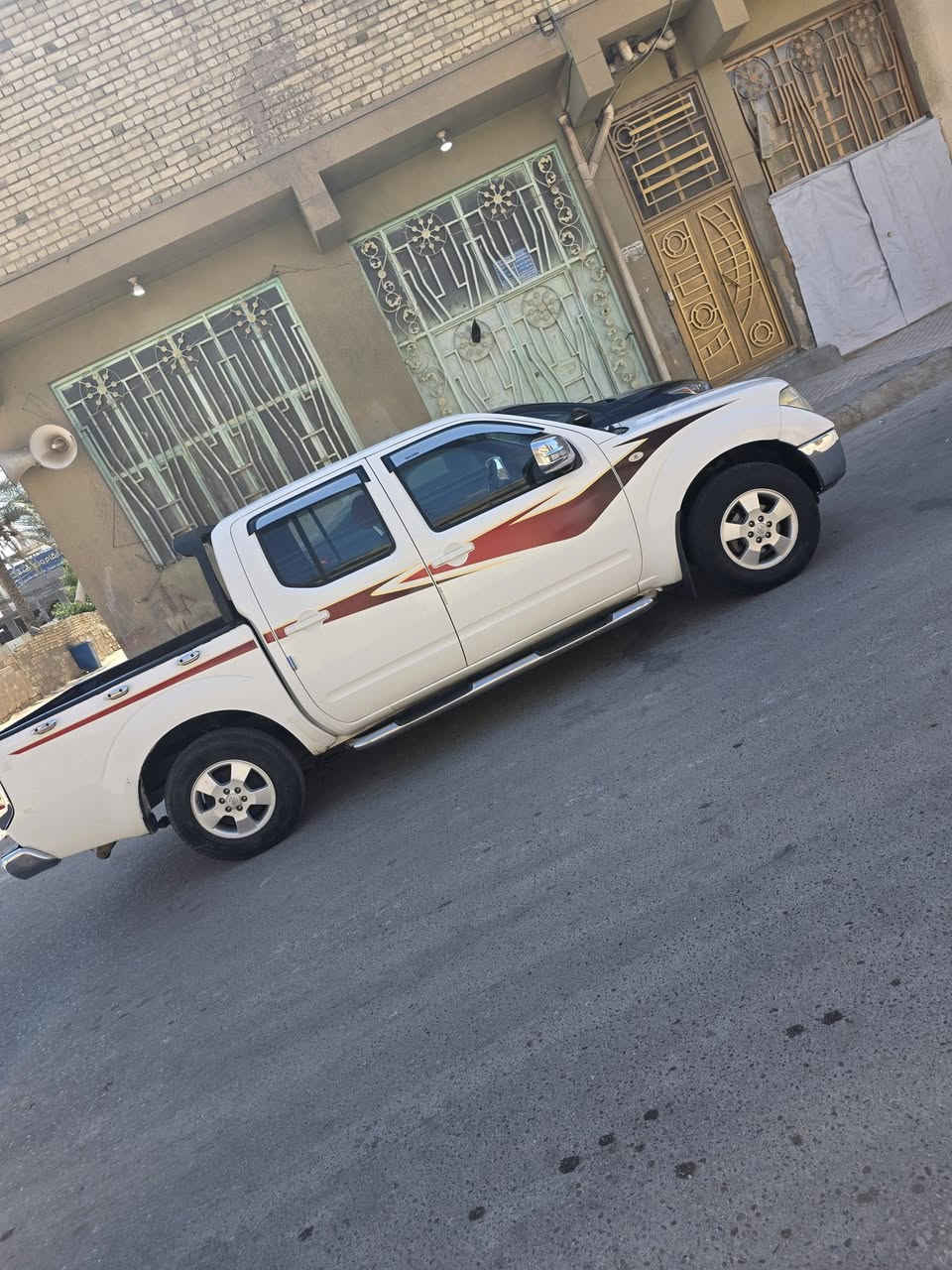 سلام عليكم 
سيارة مكفولة فقط شبر صبغ (جاملغ السايق) موديل ٢٠١٢ بأسمي رقم بغداد 
السعر ٩٥ وبيها مجال بسيط حك الجيه 
عنوان كربلا  اتصال ع الرقم (***********)
