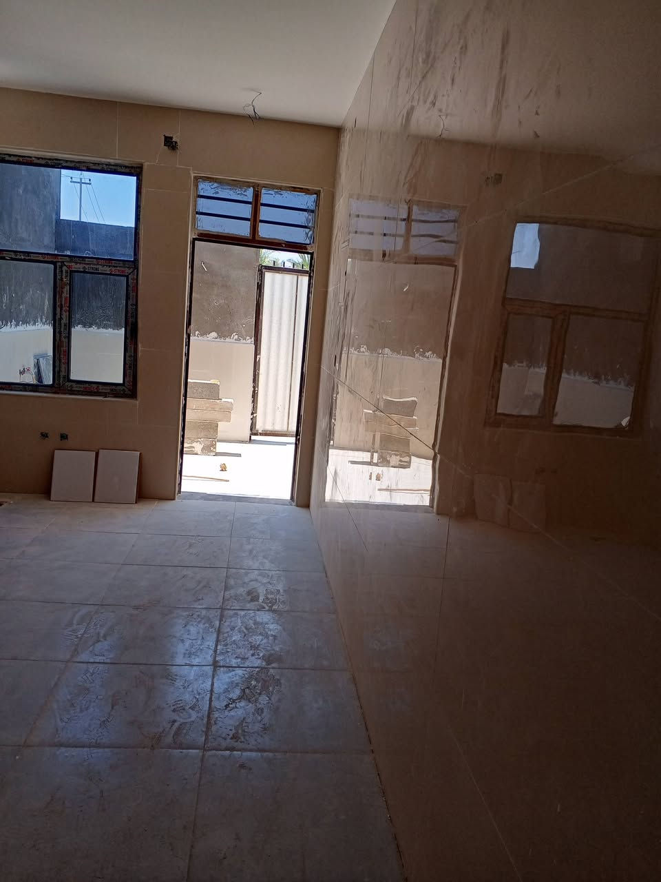 بيت زراعي بناء حديث  في السماوه. للمراوس بيت بكربله  تفاصيل البناء غرفتين مع براني هول  مطبخ طارمه مساحت البيت 150متر. عنوانه السماوه نزله علي ظاهر ***********
