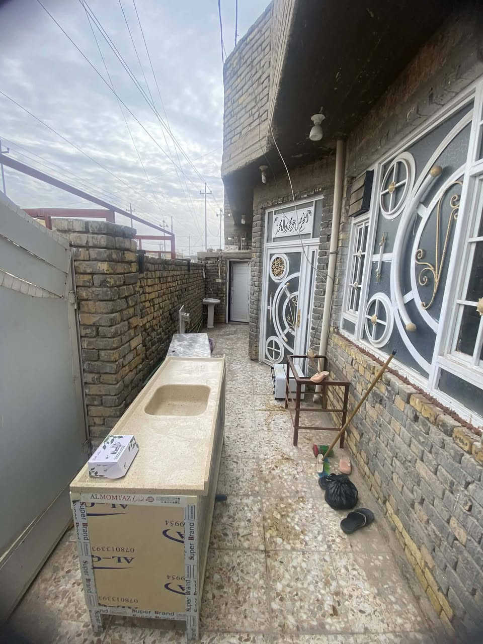 الكوت :
مشتمل مساحته 115م ركن مربع في الخاجيه شارع القسم البلدي توزيع الإعلاميين طابق واحد متكون من غرفه وهول واستقبال ومطبخ وصحيات داخليه وخارجيه بناء ستة 2017 مكانه ممتاز على ساحه وعرض الشارع 20م خدمات فول بقية التفاصيل يم صاحبه السعر 180 مليون وبيه مجال .
.


**إذا كنت صاحب هذا الإعلان وتريد حذفه لأي سبب، رجاءا أرسل رسالة إلى الدعم الفني**