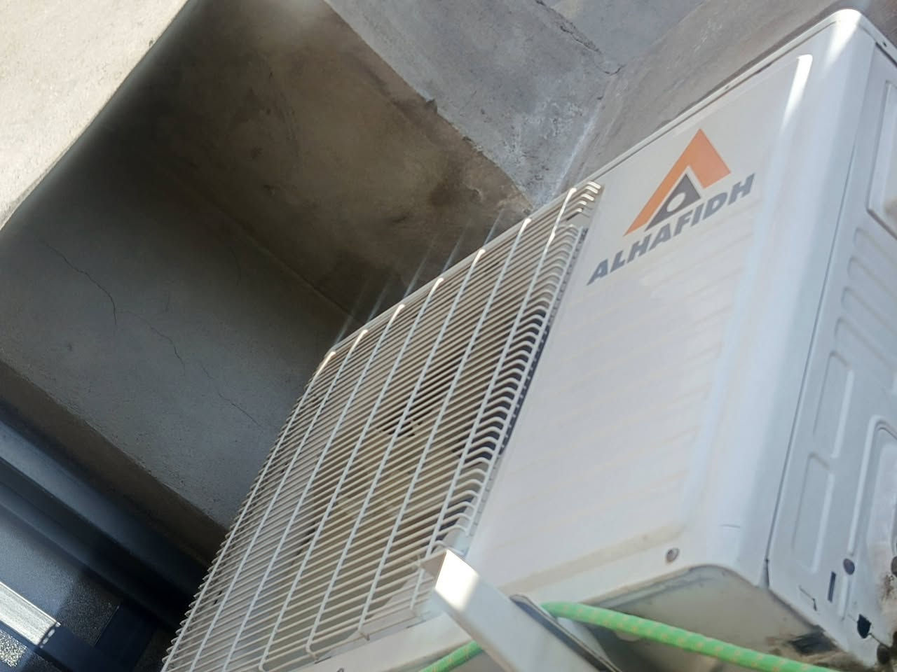 سلام عليكم ورحمه الله...سبالت  عدد ٢  مستعملات 
شركه الحافظ
شركه جنرل
الحنرل شغال كلشي مابي  ..
الحافظ نقص كابستر..
اليجي يشوفه يجيب ويا ابو صيانه يفحصهن ويشوفهن وياخذهن وبالعافيه عليه.مكانهن ديالى خالص حي ظباط  لا ستفسار  ‏‪***********‬‏ واتساب...
