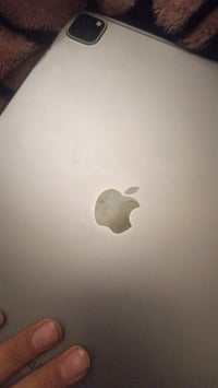 ايباد M2 • ذاكره ١٢٨ • بطاريه ٨٨%