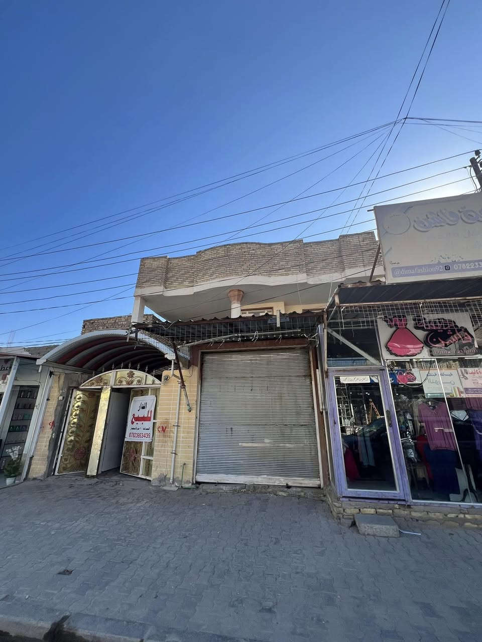 🏠 بيت مساحه ٢٠٠ علا شارع تجاري نصر بانزين خانه مقابيل بركات زهرا يحتوي الطابق الأول علا غرفيتن وصاله وستقبال وصحيات٣ والطابق الثاني يحتوي علا اربع غرف وصاله وصحيات ويحتوي علا محلين للبيع***********
