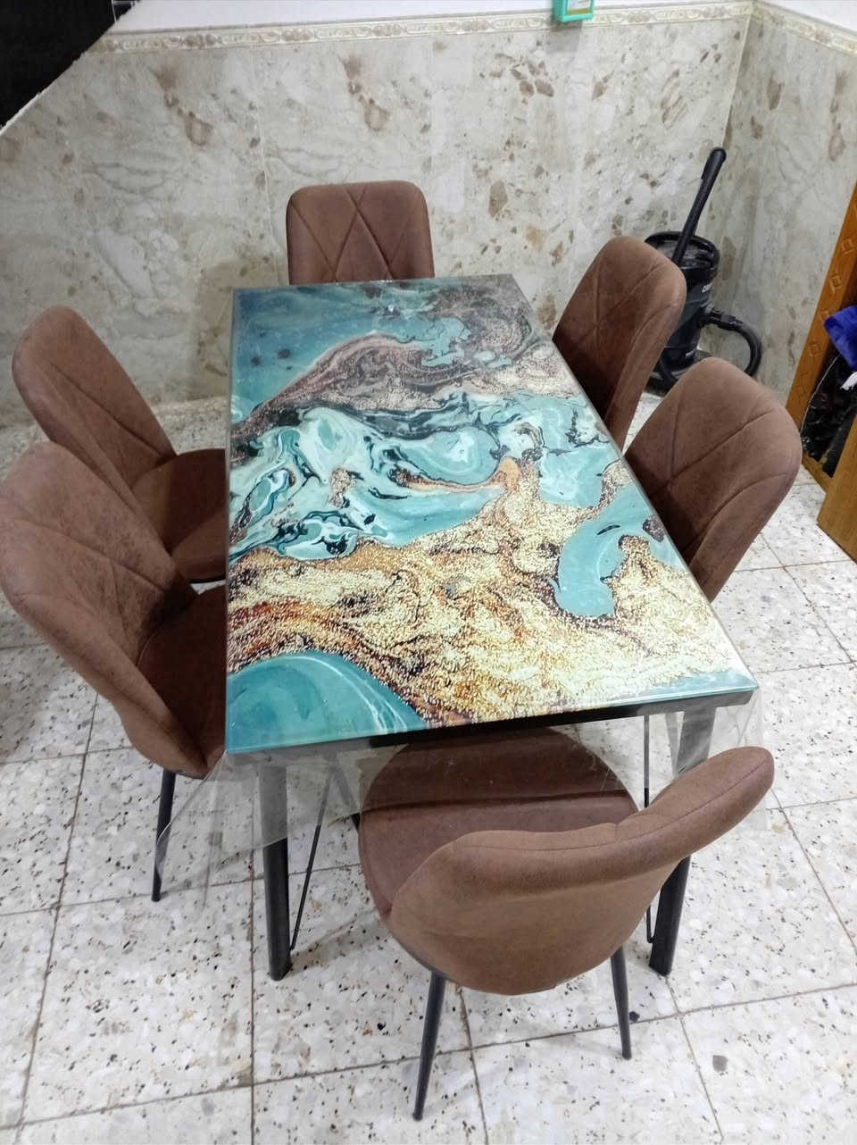 للبيع ميز طعام 6 كراسي نضيف
السعر 230 الف وبي مجال للطيبين
للتواصل ***********
