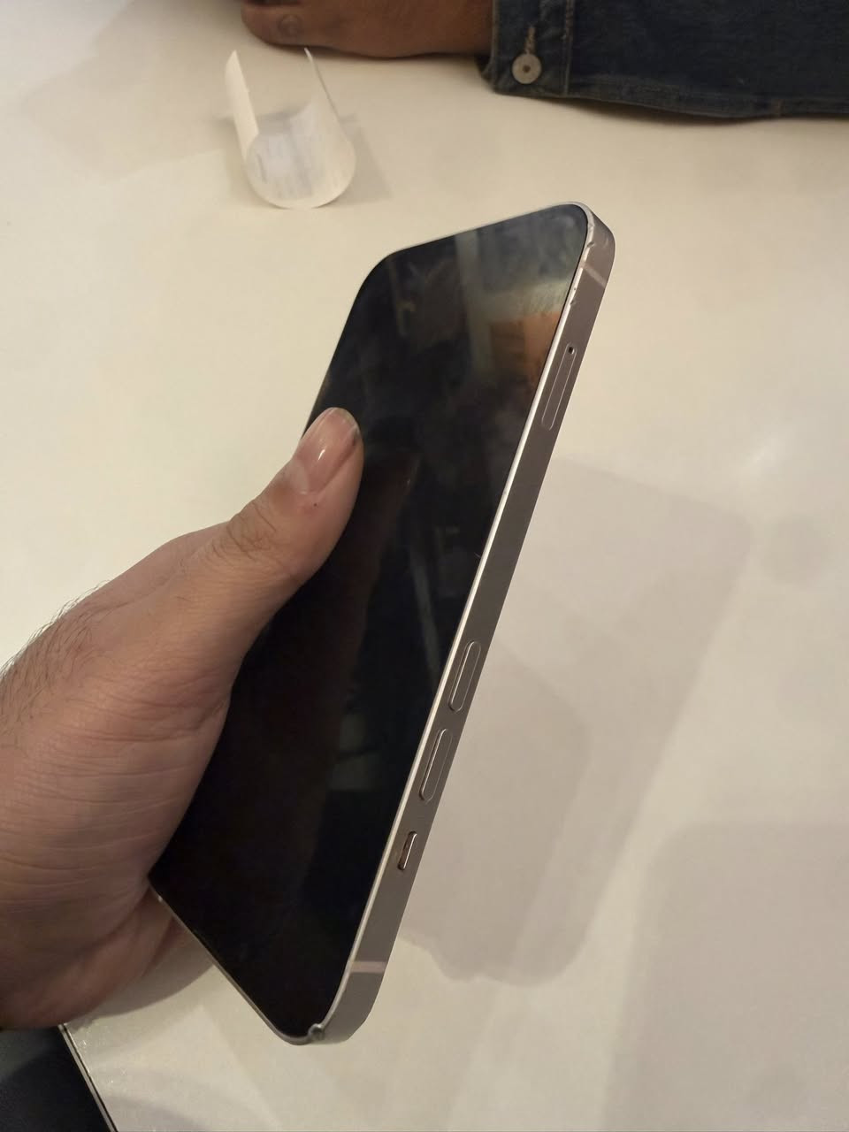 ايفون ١٣ عادي بلادي مقفول ايكلود جهاز مرتب وحلو مثل مموضح بل صوره السعر 225 وبي مجال حك الجيه 
للاستفسار ***********
