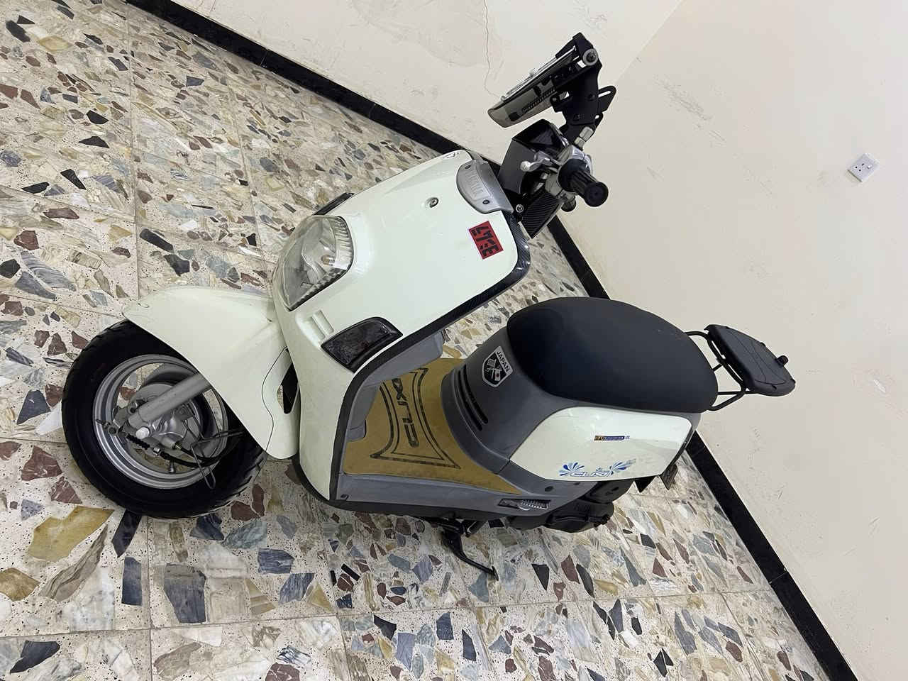 سلام عليكم ماكس بوليس نوزل دراجة مكفولة كفر ومكينه وجيب فيتر وتعال بدربك ومختمة  وجاهزة ومابيه اي نقص وجديدة كلش وللون مميز حليبي داخل رصاصي مرقمة ورقم الجديد انكليزي باسمي تحويل ثاني يوم عنوان بغداد الشعب السعر 18 ورقة  
اخوان الشراي يتصل ع رقم فقط ما موجود ع نت 
***********
