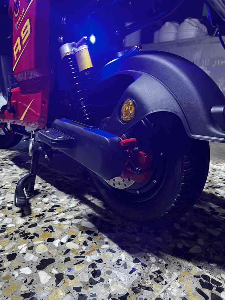 السلام عليكم دراجه شحن r9بطاريات كبار الدراجه فول 2026العنوان بغداد المعامل السعر 650وبيه مجال قليل الرقم ***********
