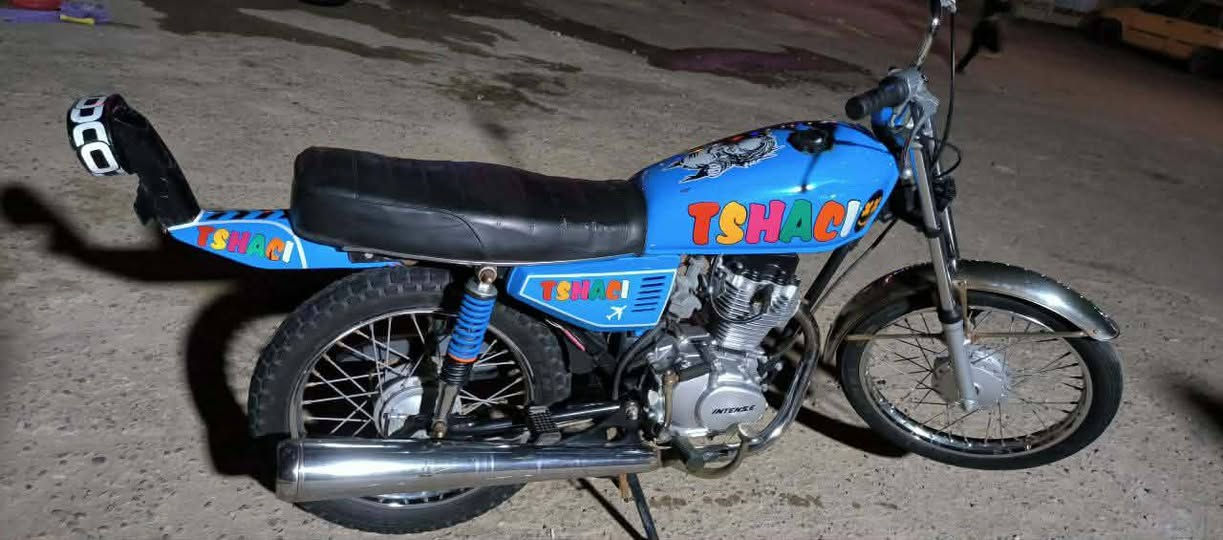 دراجه لبيع نامه بدون وراق شاصي نامه جديدمال وكيل  مكاني قرب مطعم طواحين لهوء سعر 650 و بيه مجال 
***********
