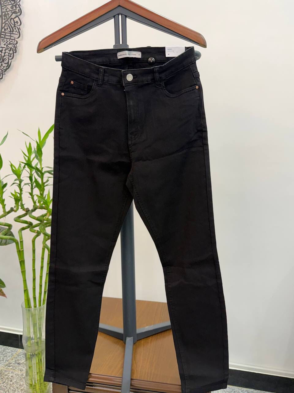 عرض خاص لتجار الجملة - بنطلون جينز عالي الجودة من 
بنغلاديش 🇧🇩إلى العالم 

نحن مصنع/مكتب توريد في بنغلاديش، نقدم لكم أفضل عروض الجينز (Denim) المصمم خصيصاً للسوق  العرب بجودة تصدير عالمية وأسعار تنافسية جداً.
✅ مواصفات العرض للجملة:
• نوع المنتج: بنطلون جينز نسائي(Premium Denim).
• الموديلات: متوفر قصة (Slim Fit) و (Modern Taper) و (Straight Fit).
• البراند: يمكننا التصنيع بشعاركم الخاص (Private Label) أو حسب الطلب.
• الجودة: فحص كامل للمنتجات (100% QC) قبل الشحن لضمان خلوها من العيوب.
🤝 لماذا تتعامل معنا؟
1. نحن في قلب صناعة الملابس العالمية (بنغلاديش).
2. خبرة في التعامل مع متطلبات السوق العرب.
3. الالتزام بمواعيد التسليم والجودة المتفق عليها.
🚀 للتواصل المباشر (واتساب/البريد)
📞 +964***********
📧 goldeneaglefashion11@gmail.com
https://t.me/goldeneaglefashion

#GoldenEagleFashion #جولدن_ايجل_فاشن #LadiesJeans #جينز_نسائي #DenimFashion #بناطيل_جينز #WholesaleClothing #تجارة_جملة #WomensWear #موضة_2026 #DenimSupplier #تنسيقات #BangladeshDenim #ملابس_بنجلاديش #PremiumDenim #ازياء #PrivateLabel #توريد_ملابس #OOTD #استيراد_وتصدير #FlareJeans #بوت_كات #FashionTrends #جينز_بناتي
