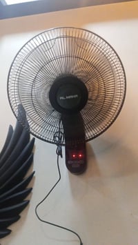 اغراض مطعم للبيع  ثلاجه ومجمدة نظيفات جدا استخدام شهر واحد  فقط  دكت 2...