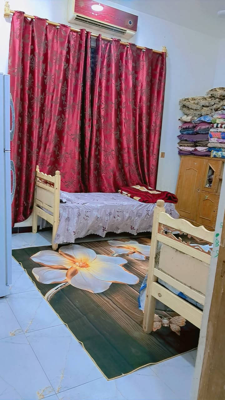 بيت طابو زراعي سند 25 بناء حديث كونكريت المساحة الكلية 600 م
عدد الغرف 2 مساحة الغرفة 5في 4 
استقبال 8 في 4 
صالة 7في 4
مطبخ 5في 4
صحيات 
بيتونه 7في 4
يقع خلف عمارات الزيتون قرب مجزرة المواشي الجديد على الشارع تبليط مع كافة الخدمات للاستفسار الاتصال على الرقم ***********
