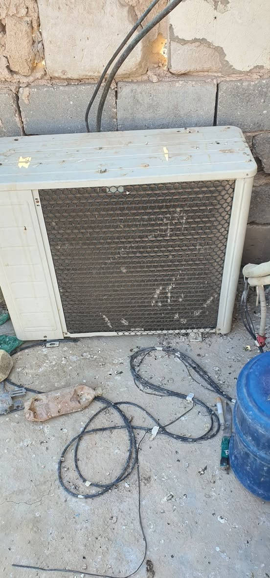 سلام عليكم اخوان سبلت للبيع العدد2 شغالت 2طن مكان نجف كوفه الشراي يدك علا رقم ***********
