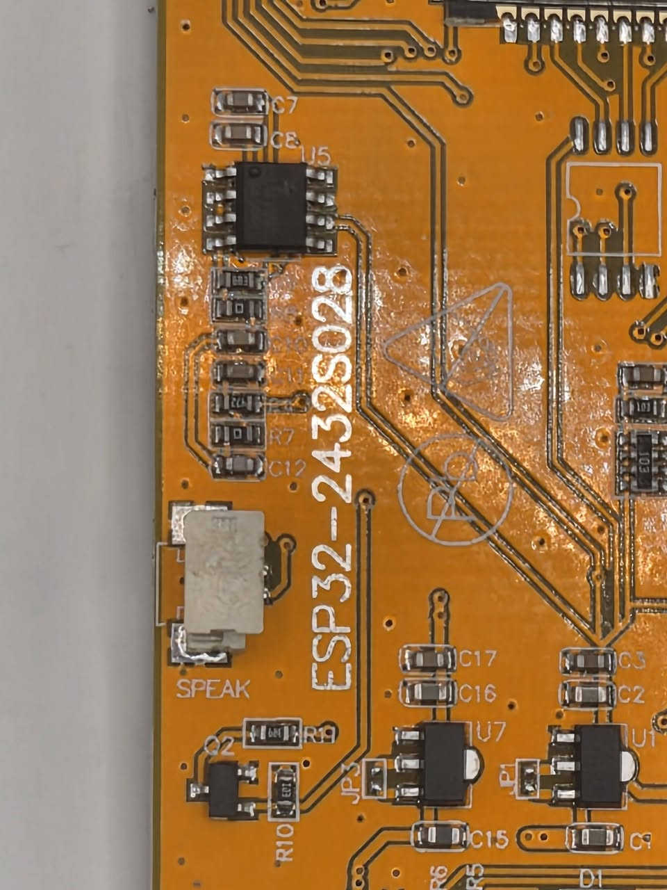 🚀 وصلت الآن لوحة ESP32 CYD بشاشة لمس 2.8 إنج
(Cheap Yellow Display - CYD)

📦 الكمية المتوفرة: 10 قطع فقط

إذا كنت مبرمجًا أو مهندس إلكترونيات أو مختصًا بالأمن السيبراني، فهذه اللوحة تعتبر من أفضل الخيارات لبناء مشاريع احترافية بتكلفة منخفضة.

✅ أهم المواصفات:
🔹 معالج ESP32 ثنائي النواة بسرعة تصل إلى 240MHz
🔹 Wi-Fi + Bluetooth مدمجان
🔹 شاشة TFT ملونة 2.8 إنج تعمل باللمس
🔹 دقة 320×240 بكسل
🔹 ذاكرة Flash بسعة 4MB
🔹 تعمل مع Arduino IDE وESP-IDF وPlatformIO وLVGL
🔹 منافذ GPIO متعددة لتوصيل الحساسات والوحدات الخارجية

🎁 مع كافة الملحقات وجاهزة للبرمجة مباشرة.

💡 أهم المشاريع التي يمكن تنفيذها:
🔸 واجهات HMI صناعية احترافية
🔸 أنظمة المنزل الذكي (Smart Home)
🔸 شاشات مراقبة وإنترنت الأشياء (IoT)
🔸 التحكم بالمحركات والروبوتات
🔸 Wi-Fi Scanner وتحليل الشبكات
🔸 Network Intruder Watch لمراقبة الأجهزة المتصلة بالشبكة
🔸 لوحات معلومات (Dashboards) تفاعلية
🔸 أدوات تعليم واختبار لمهندسي Cyber Security وتحليل شبكات Wi-Fi بشكل قانوني داخل بيئة الاختبار المصرح بها

📩 الكمية محدودة (10 قطع فقط)، احجز قطعتك الآن قبل نفاد الكمية.

#ESP32 #CYD #CheapYellowDisplay #Arduino #LVGL #IoT #EmbeddedSystems #CyberSecurity #Programming #Electronics


**إذا كنت صاحب هذا الإعلان وتريد حذفه لأي سبب، رجاءا أرسل رسالة إلى الدعم الفني**