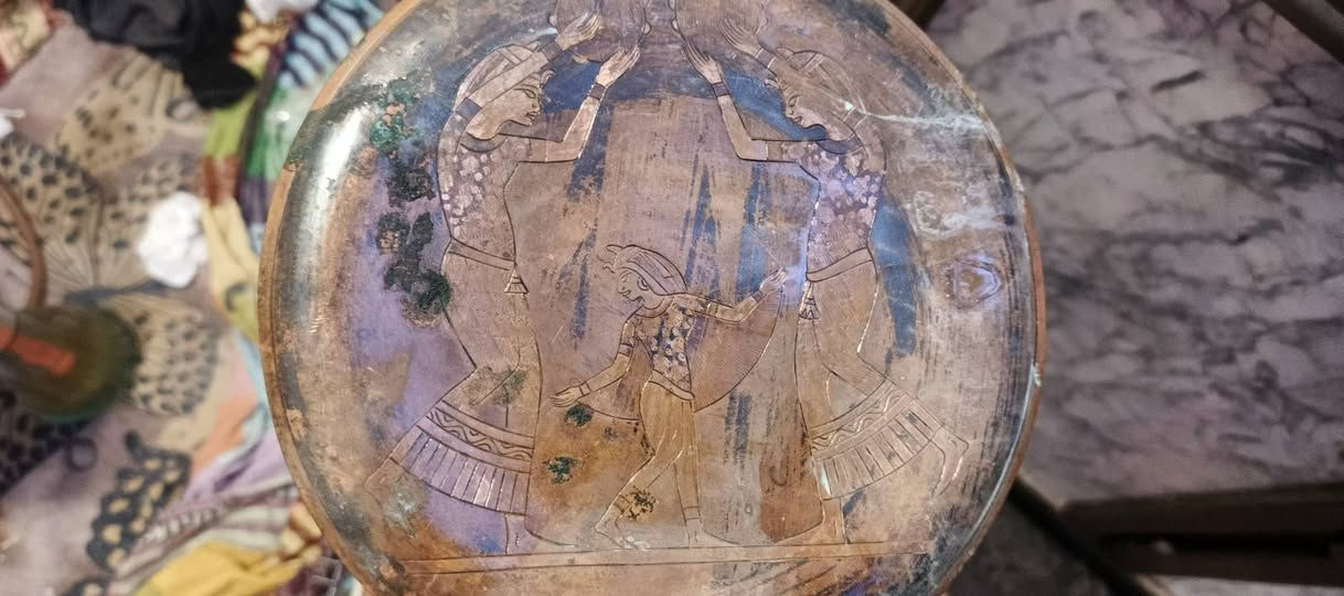 السلام عليكم عندي ذني انتيكات للبيع نحاس وقسم ستيل قيم واخذ ***********
