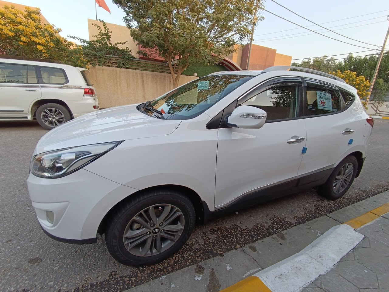 السلام عليكم 
هونداي توكسان للبيع خليجي موديل 2015 رقم بابل دولي مشروع وطني سنويه مجدده 2028 بأسمي تحويل مباشر مواصفات السياره محرك 2000 دوش المرغوب لايت لد عدسات أشاير بالمري ويل كروم تحكم أستيرن دبل أيرباك شاشه كبيره لمس سايد بريك بالرجل كامره خلفيه تبريد قطعتين داخل قرميدي +صاج دوشمه الكشنات جلد أصلي أرضيه مغلفه جلد كير محرك حداديه كهربائيات تبريد ثلج تدفئه تخم تاير بطاريه جديده سياره جاهزه أي نقص مابيه يوجد صبغ باب عكس السائق كما موضح بالسونار المرفق بالمنشور 
السعر النهائي / 159$ 
العنوان/  كربلاء المقدسة 

للأستفسار الأتصال على الأرقام 
***********
***********
غير متواجد على الفيس
