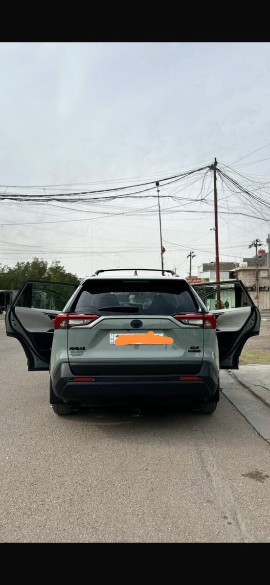 السلام عليكم .. راف فور هايبرد ٢٠٢٣ فئة xle لون منيز سموك حادثها بنيد ماشيه ٣٥ ميل رقم بغداد .. مواصفاتها  
سلايد 
كشنات تدفئه وكهرباء
بصمه تشغيل وابواب
تحكم ستيرن
جنطه كهرباء 
رادار وحساسات وكامره اصلي
توقف ذاتي
السياره كامله مابيها نقص من ادامه مكان السياره بالسيديه السعر ٢٢٨٠٠ وبيها مجال بسيط ***********  // *********** مصطفى
