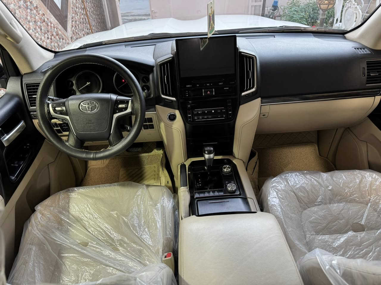 سلام عليكم لبيع الاند كروز ساز باب الاول كراند تورنك موديل 2020 ماشيه 62
موصفات ثلاث شاشات ثمانيه يرباك صندوق كهرباء  اشاير لكزز خمس بصمات حساسات سياره عليه تخم تاير من شركه ساز دلوب اصلي سياره جيديه وبشرط لفحص وعليه لوحه شبه مميز 
مكان سياره بغداد الاعظميه 
تصال ***********
