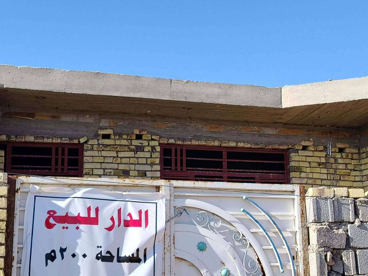 هيكل كامل مساحته 200🔷 حي الحكيم 🔷نزله بيت زرزور🔷 مرقم بلبلديه
غرفتين🔷 وصاله 🔷ومطبخ🔷 واستقبال 🔷وحمامات🔷 خارجيه 🔷وداخليه🔷 ومنور 🔷وترك
مجاري وماي والارضيه محدوله سبيس 

 سعر 35 وبيه مجال بسيط الاستفسار ***********
