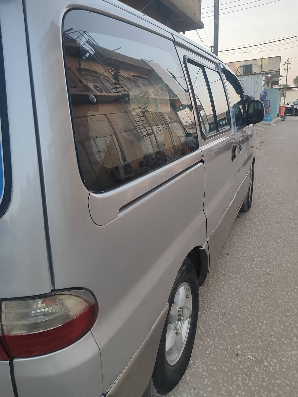 هونداي ستاركس 2006 مكينه مفتوح بالكارتون كير واكسل كله مكفول  8 راكب رقم قادسيه ألماني سنويه لل 28 مكفوله من الحادث والضربة واي طخه مصبوغه جماليه بسبب الجرد تخم تاير حداديه جديده الشواصي جهه بلاديه والثانيه تصليح بسيط السعر 65 وبيه مجال السياره بالحله وشرط المداور ثاني يوم  للأستفسار ***********0
