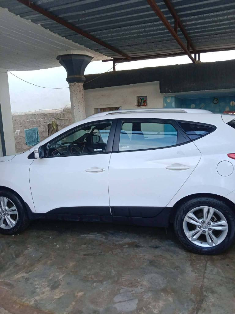 توكسون للبيع اي عيب مابيه بس مبدل بونيد بلادي من خليج هزه جديد سنوي جديد اربع طايرات جديدة رقم موبايل 
*********** كركوك, العراق
