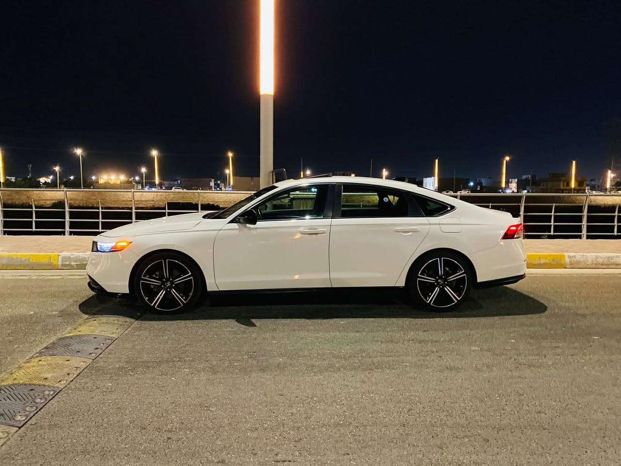 السلام عليكم 
هوندا اكورد 2023 
حادث قطعتين كلير + بنيد مبدل
مواصفات فول 
ماشيه 50 الف
لون ابيض
شاشه كبيره 
كامره دواره
تحكم ستيرن
شفتات ستيرن
لد امامي 
لد خلفي
اشاير مري
لايت زنون 
تحديد مسار
مثبت سرعه
وقوف ذاتي
مانع اصتدام
شاشه دجتل
تبريد قطعتين
محرك 2000 
رادار جانبي
رادار امامي
كشنات كهرباء
تدفئة كشنات
ثلاثه انظمه قياده
فتحة سقف سلايت
بصمة ابواب 
بصمه تشغيل عن بعد
للاستفسار الاتصال 
***********
