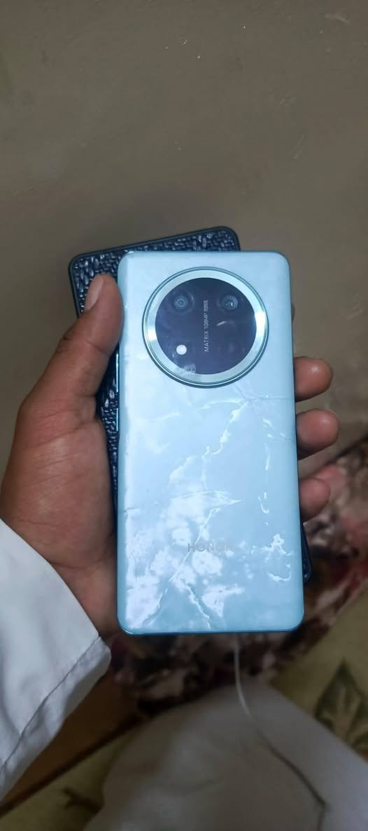 للبيع مستعجل
هونر اكس 9 سي 
عقد شراء موجود جهاز نضيف. بسوك 400 ما تاخذه 
سعره 325 للشراي فقط بي شرك خفيف اعلا الشاشه ما يضر ولا يبين الا تركز علي


**إذا كنت صاحب هذا الإعلان وتريد حذفه لأي سبب، رجاءا أرسل رسالة إلى الدعم الفني**
