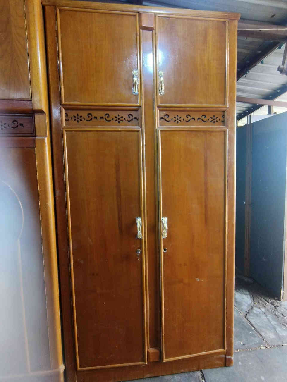 سلام عليكم غرفة أخشاب ام 6بيبان للبيع كامله ونضيفة سعره مليون و300 وبيه مجال العنوان عمارة الأربع سايدات مال مغربة ونهاوند قرب الدائرة مال الكهرباء للاستفسار عله الرقم ***********
